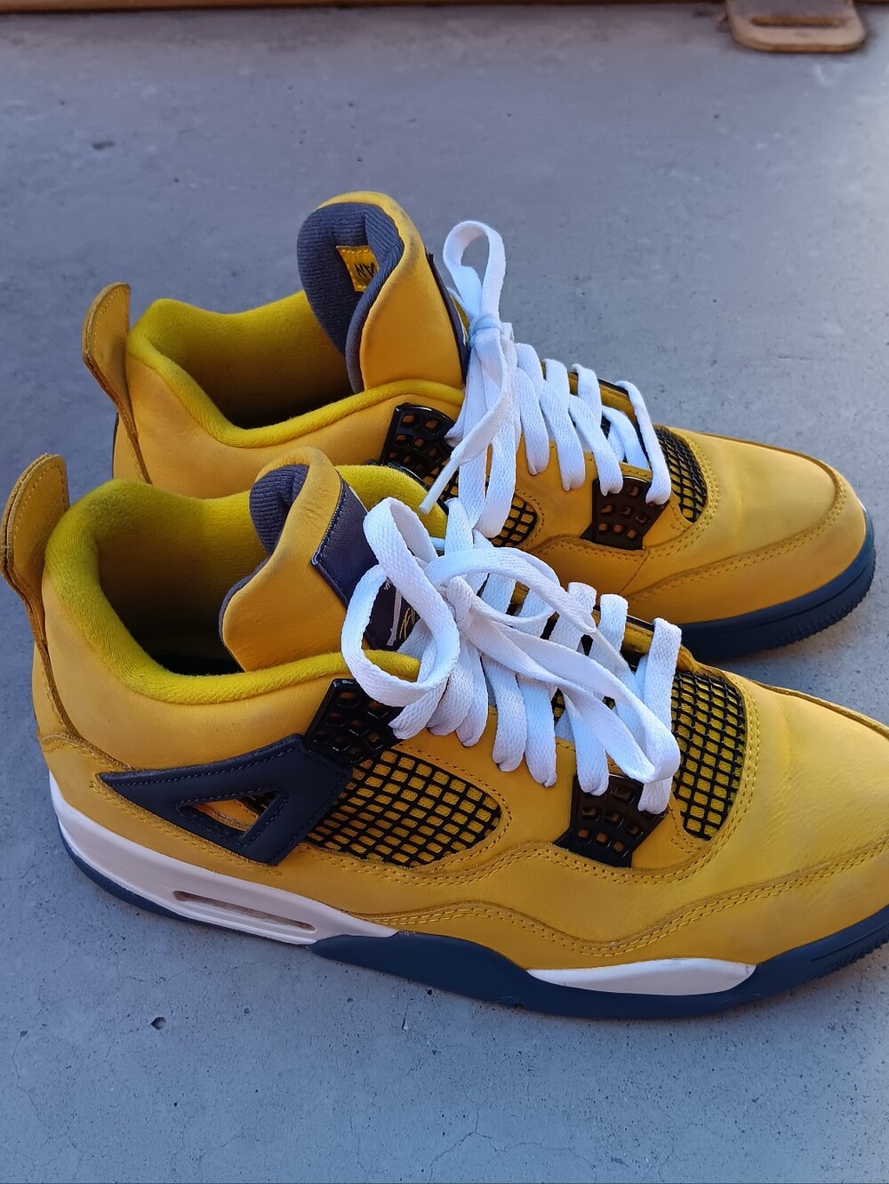 NIKE AIR JORDAN 4 Retro "Lightning" CT8527700  Sneaker Shoes Size M 8.5 / W 10